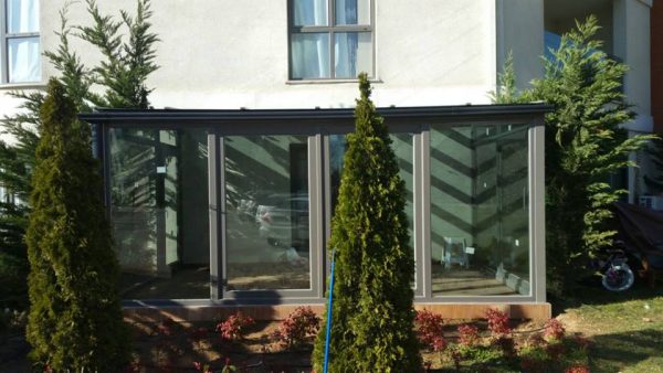 Cam çatı modelleri bina önü bahçe kapatma sistemleri